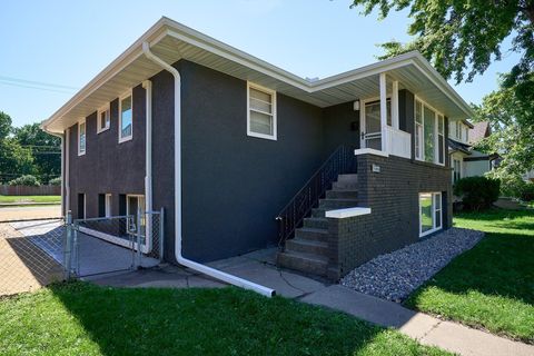 1284 Snelling Avenue N Saint Paul MN 55108