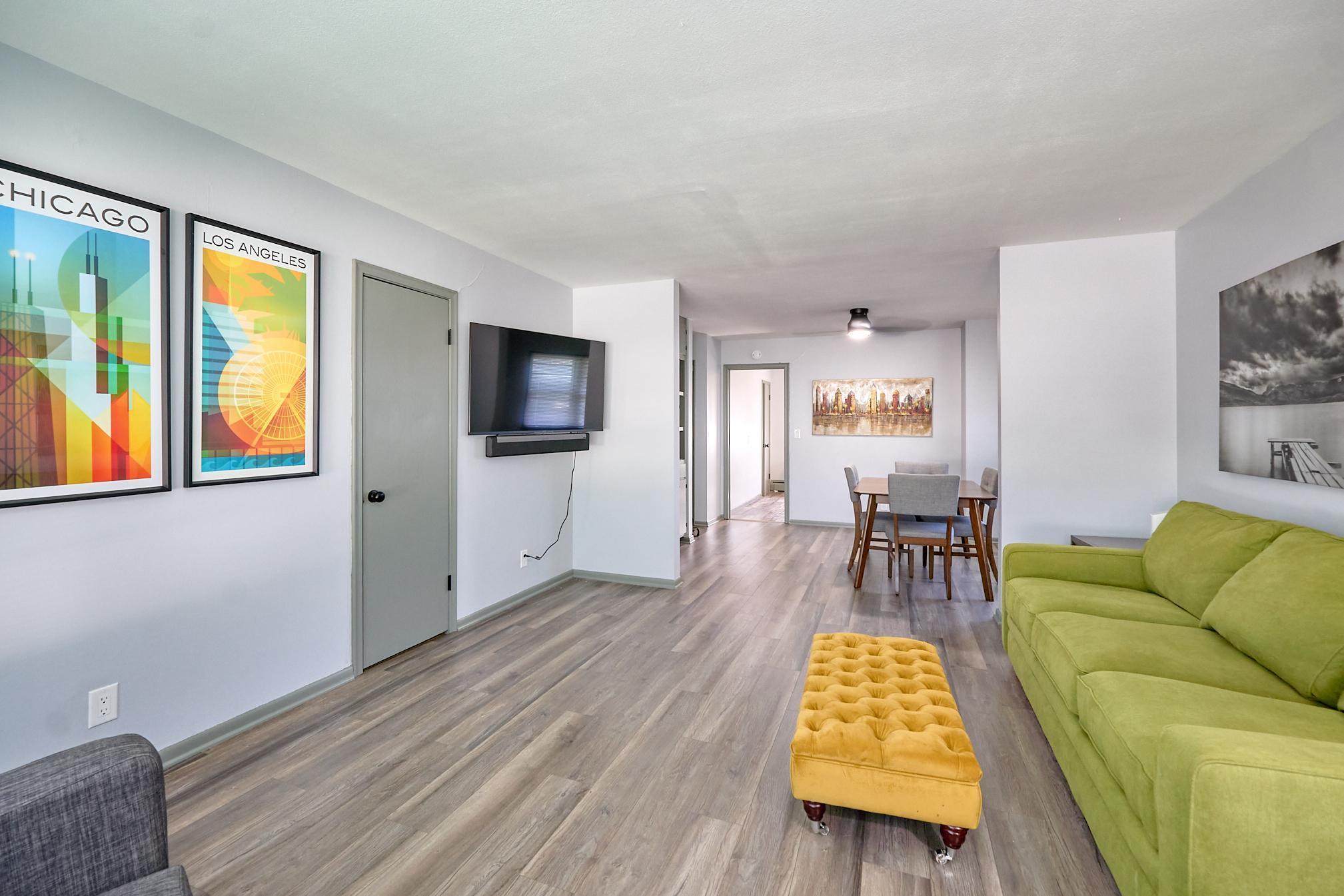 1284 Snelling Avenue N