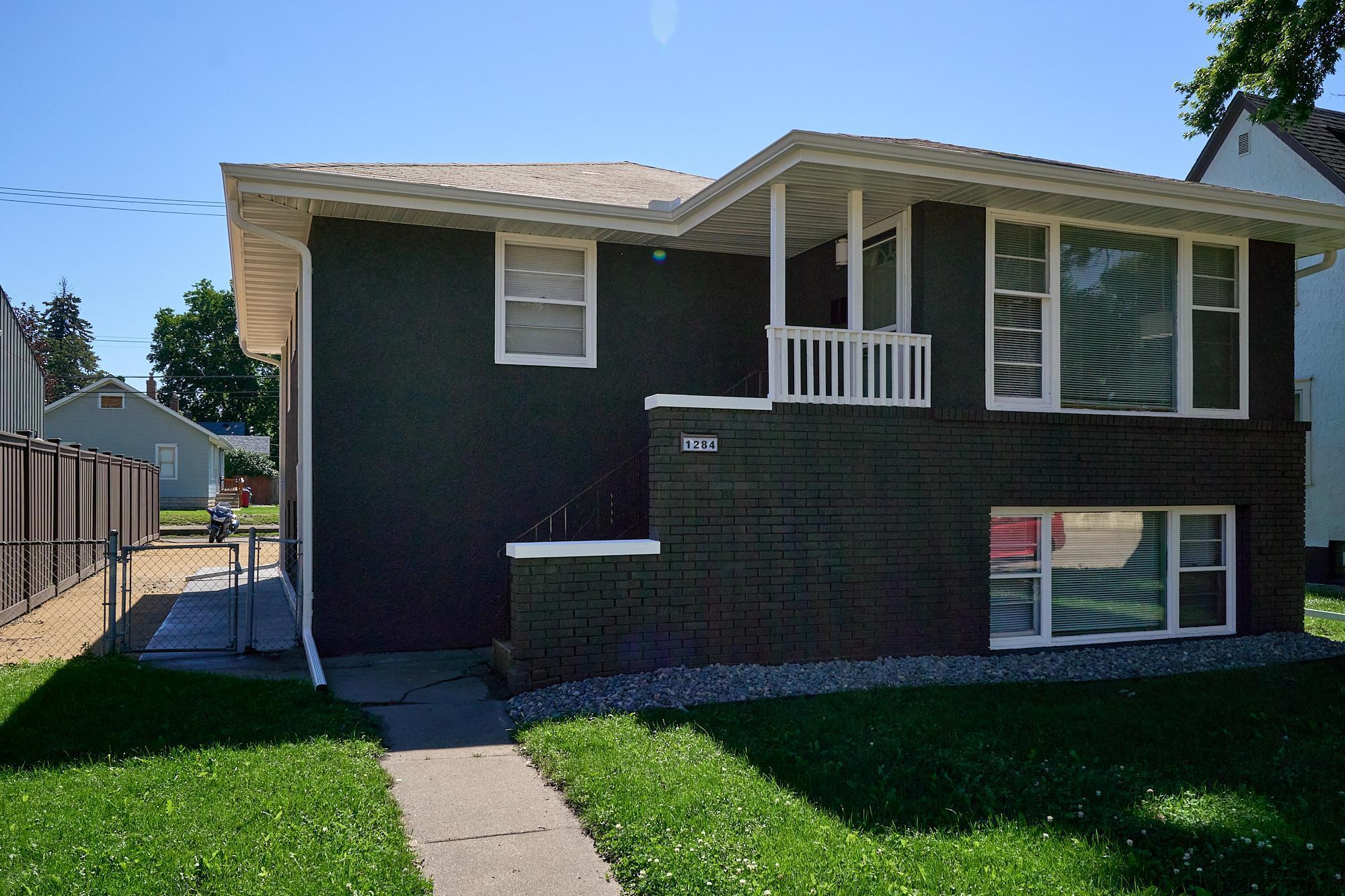 1284 Snelling Avenue N