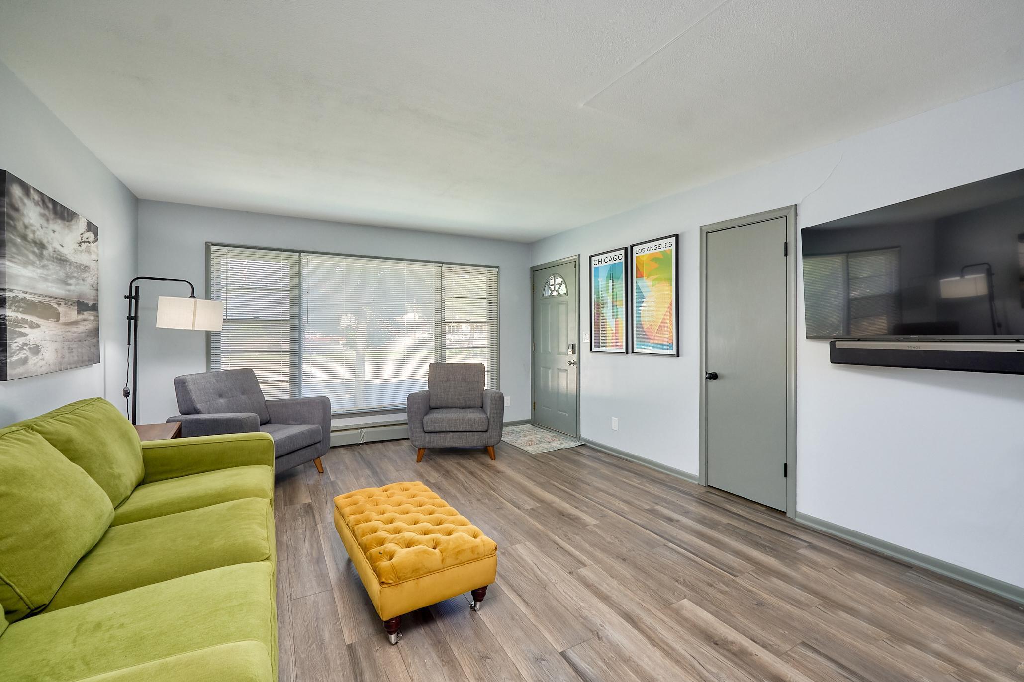 1284 Snelling Avenue N