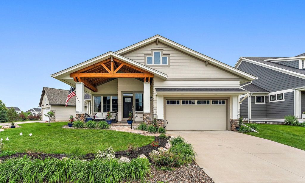 Photo of 11314 Sunflower Lane N, Lake Elmo, MN 55042 (MLS # 7024819)