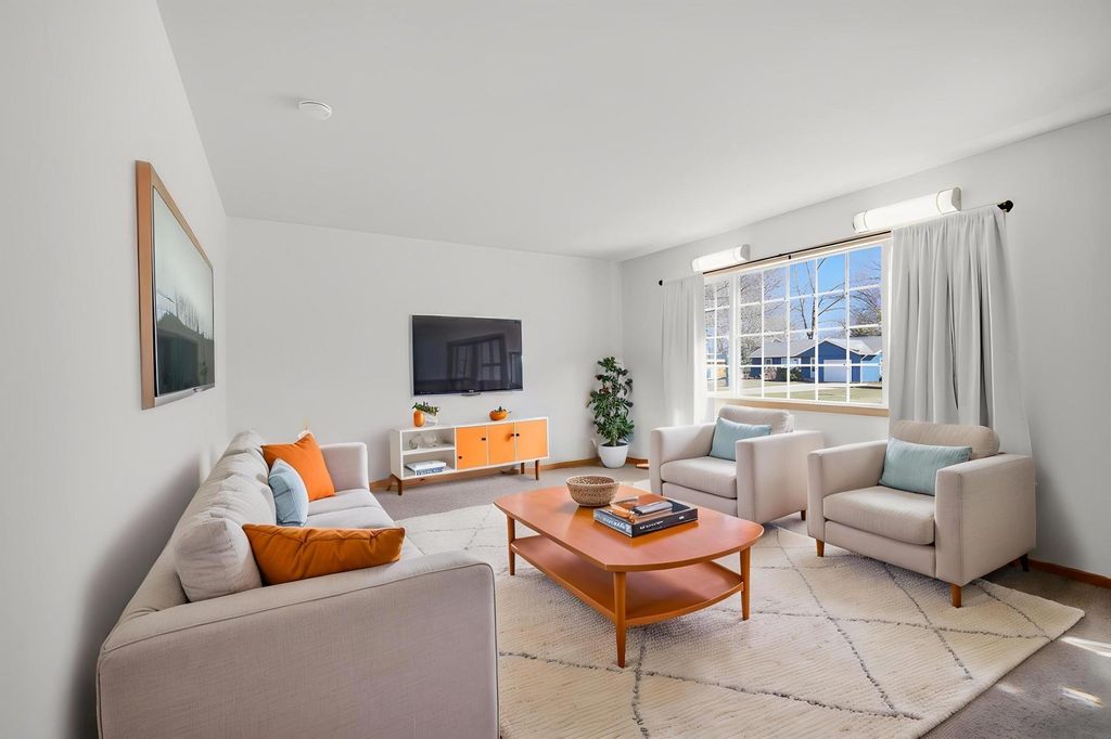 Photo of 318 Thomas Avenue, Owatonna, MN 55060 (MLS # 7041368)