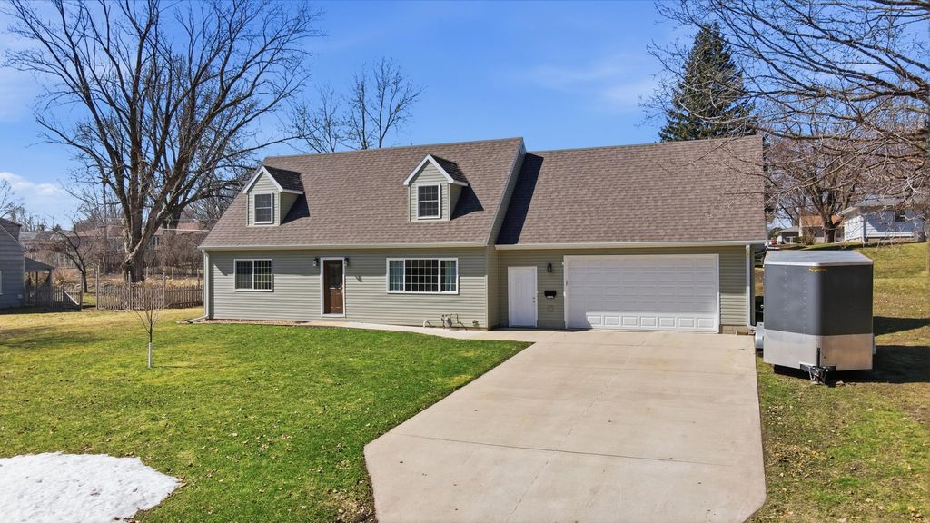 Photo of 318 Thomas Avenue, Owatonna, MN 55060 (MLS # 7041368)