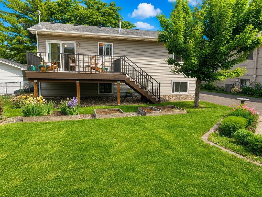 Photo of 907 California Avenue W, Saint Paul, MN 55117 (MLS # 7083702)
