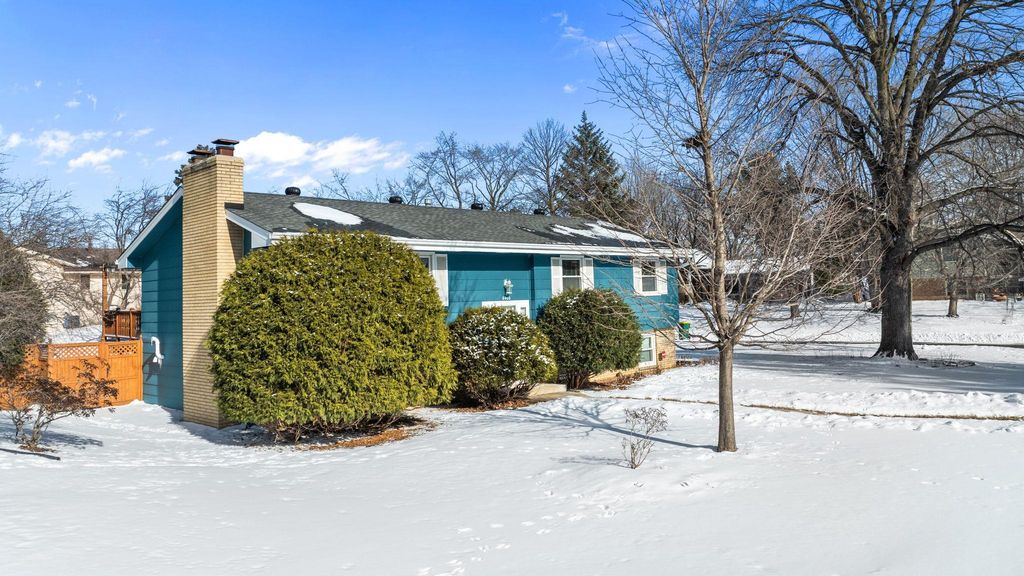 Photo of 8400 27th Place N, New Hope, MN 55427 (MLS # 7022365)