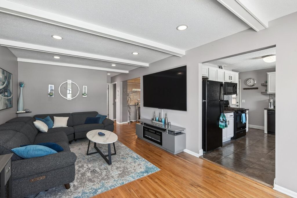 Photo of 1609 Hillsboro Avenue N, Golden Valley, MN 55427 (MLS # 7040663)