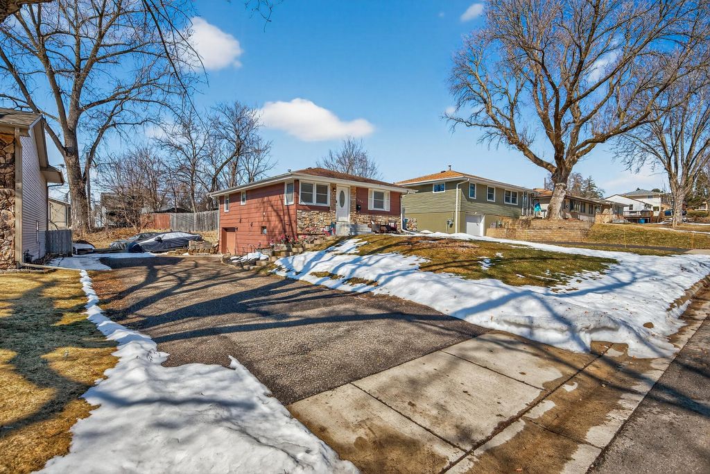 Photo of 1609 Hillsboro Avenue N, Golden Valley, MN 55427 (MLS # 7040663)