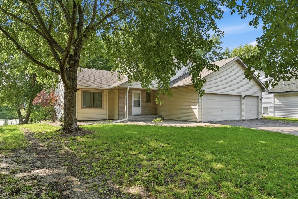 Photo of 10920 Xeon Street NW, Coon Rapids, MN 55433 (MLS # 7115988)