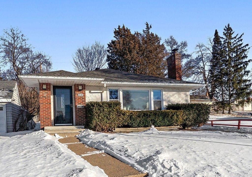 Photo of 1018 Delaware Avenue, West Saint Paul, MN 55118 (MLS # 7010733)