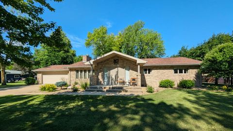 Photo of 611 N 12th Street, Montevideo, MN 56265 (MLS # 7109846)
