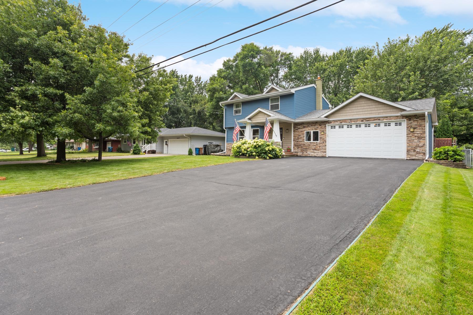 3903 E County Line N