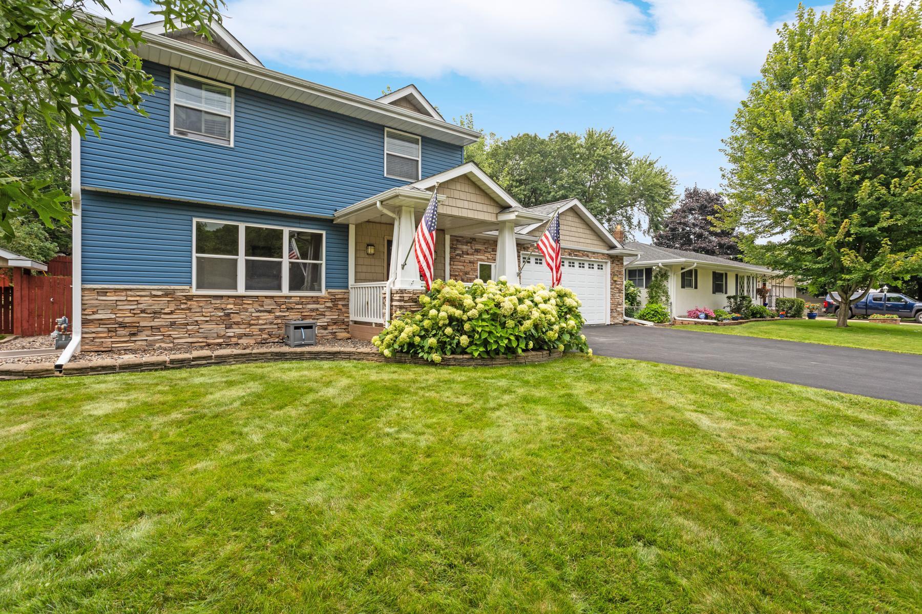 3903 E County Line N