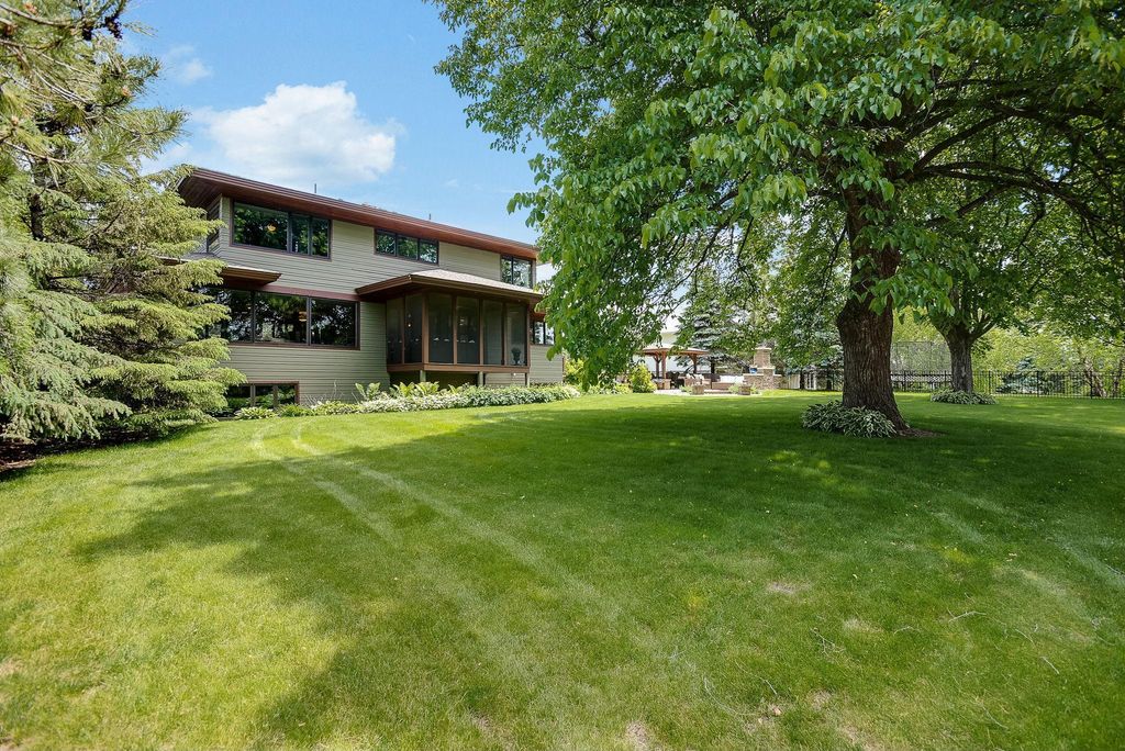 Photo of 6934 Highover Drive, Chanhassen, MN 55317 (MLS # 7016456)