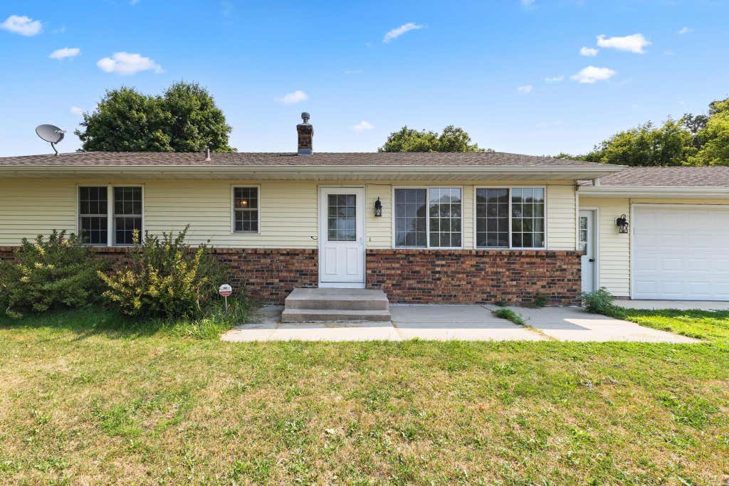 Photo of 721 Oak Avenue S, Maple Lake, MN 55358 (MLS # 7126408)
