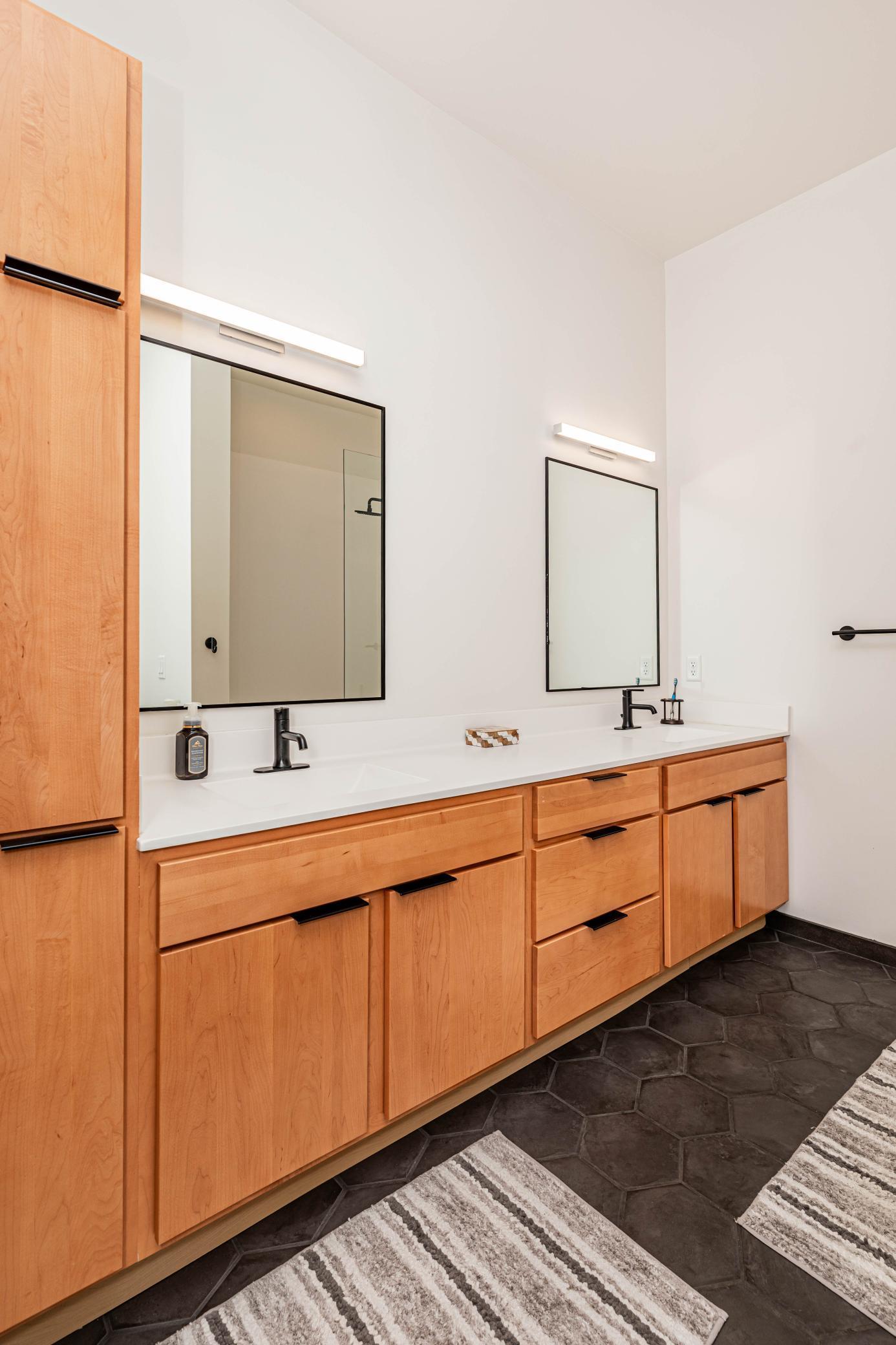 Fargo, North Dakota 58102, United States, 1 Bedroom Bedrooms, ,2 BathroomsBathrooms,Residential,Active,250140