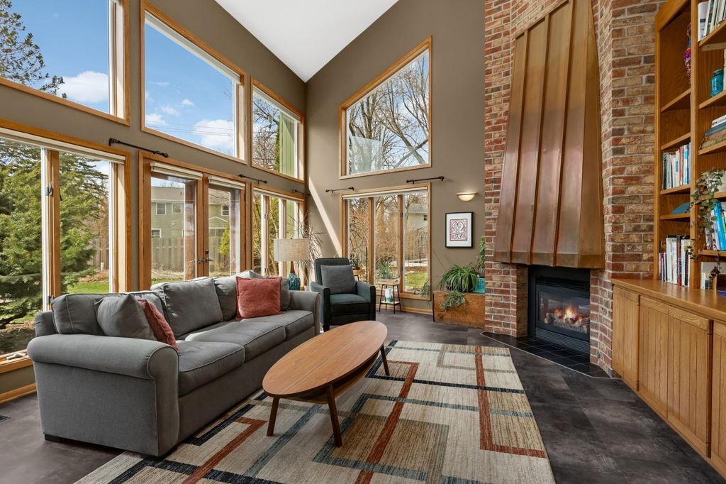 Photo of 2955 Regent Avenue N, Golden Valley, MN 55422 (MLS # 7049459)