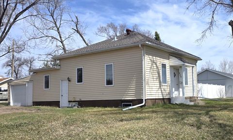 Photo of 834 2nd Street NW, Valley City, ND 58072 (MLS # 7060143)