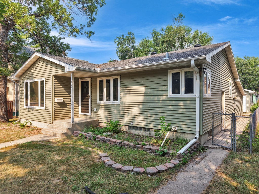 Photo of 326 11th Street N, Breckenridge, MN 56520 (MLS # 7117597)