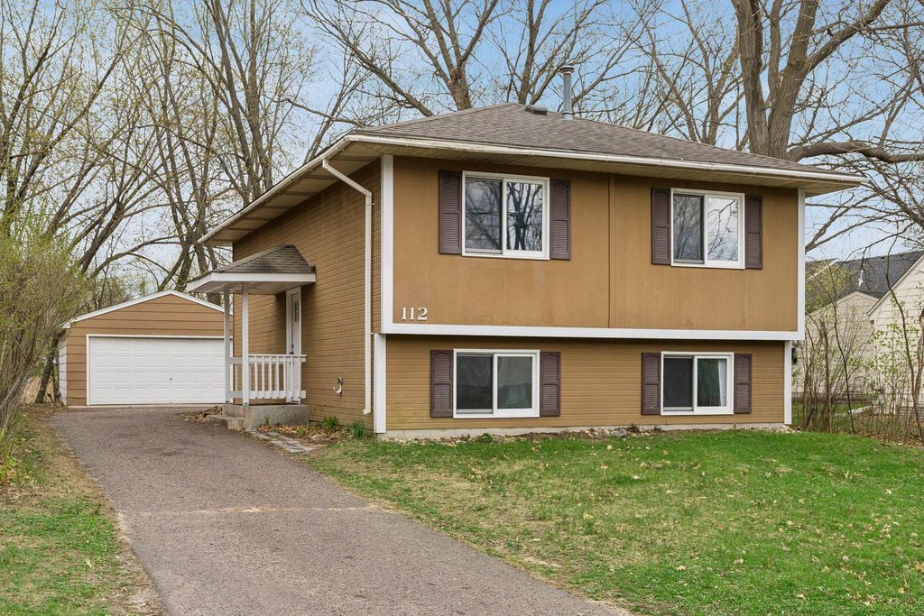Photo of 112 Mcgregor Avenue N, Mahtomedi, MN 55115 (MLS # 7058296)