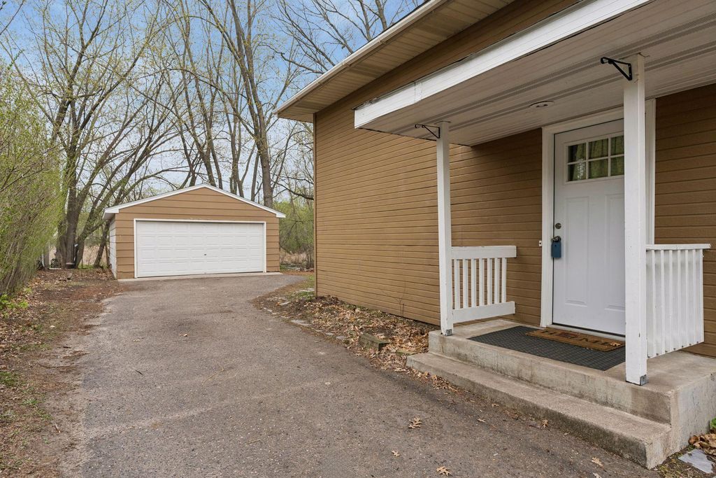 Photo of 112 Mcgregor Avenue N, Mahtomedi, MN 55115 (MLS # 7058296)