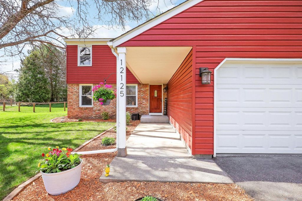 Photo of 12125 50th Avenue N, Plymouth, MN 55442 (MLS # 7068797)