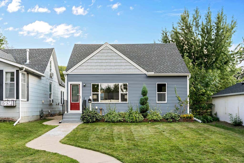 Photo of 2574 2nd Avenue E, North Saint Paul, MN 55109 (MLS # 7132196)