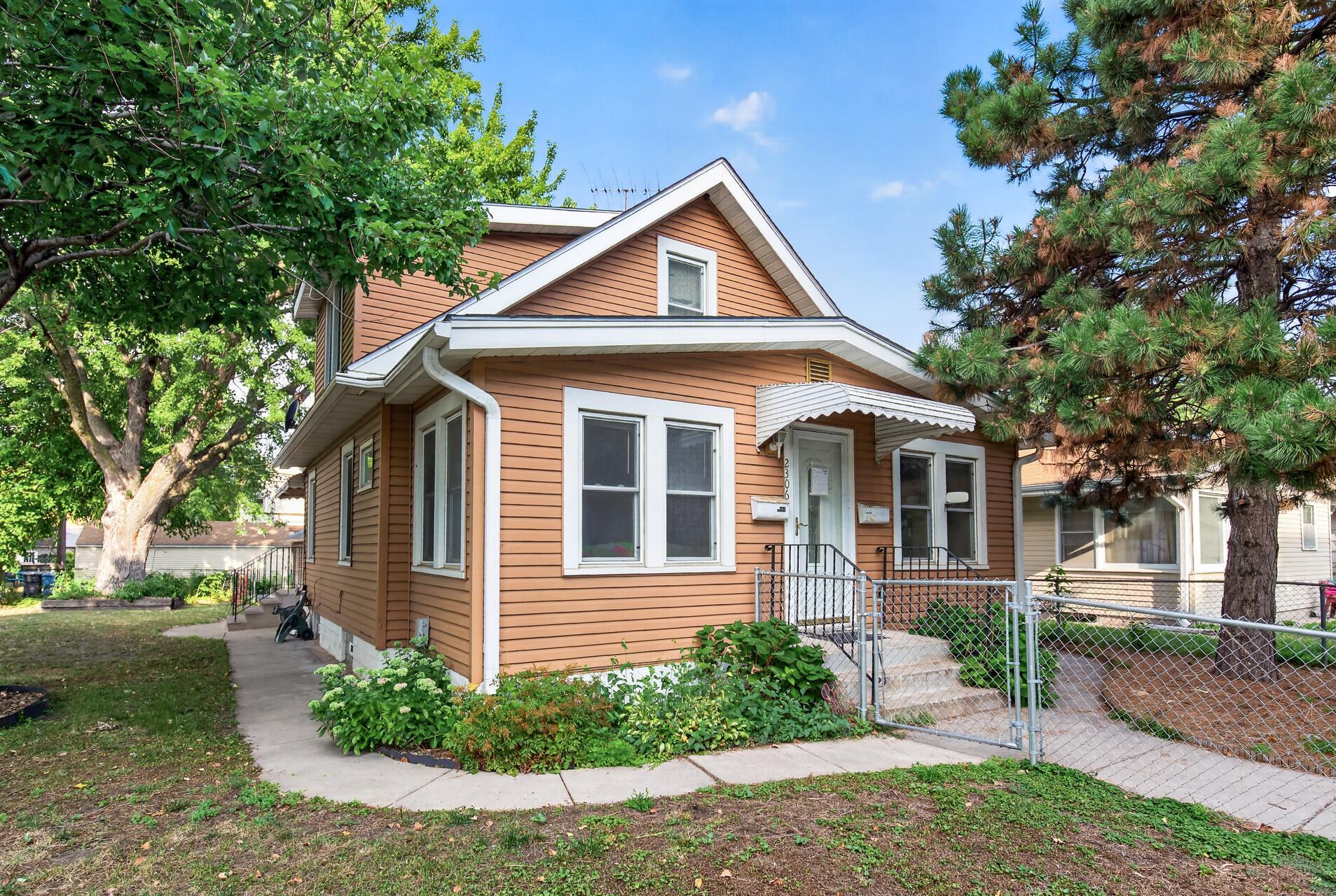 2306 California Street NE