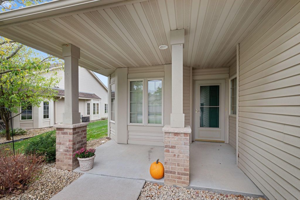Photo of 2332 Gresham Avenue N, Oakdale, MN 55128 (MLS # 6806290)