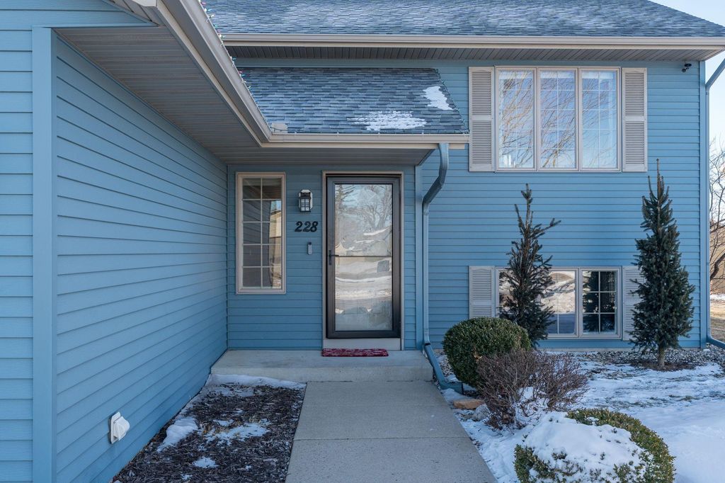 Photo of 228 Grovebrook Circle, Mankato, MN 56001 (MLS # 7012067)