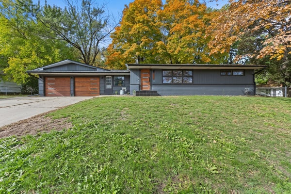 8320 PENN AVE S, MINNEAPOLIS, MN 55431 - Image 6c22242e73da1f5239ecd2ee5e062d21/1327330530