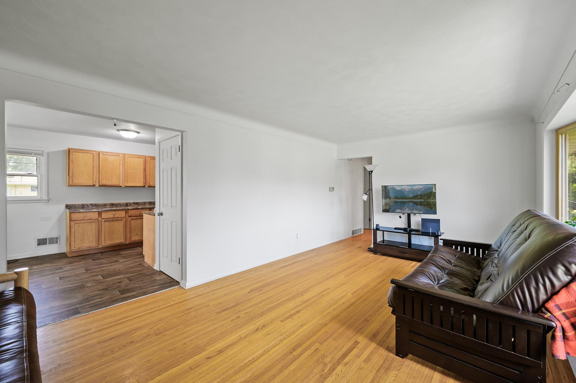 1116 Roselawn Avenue W