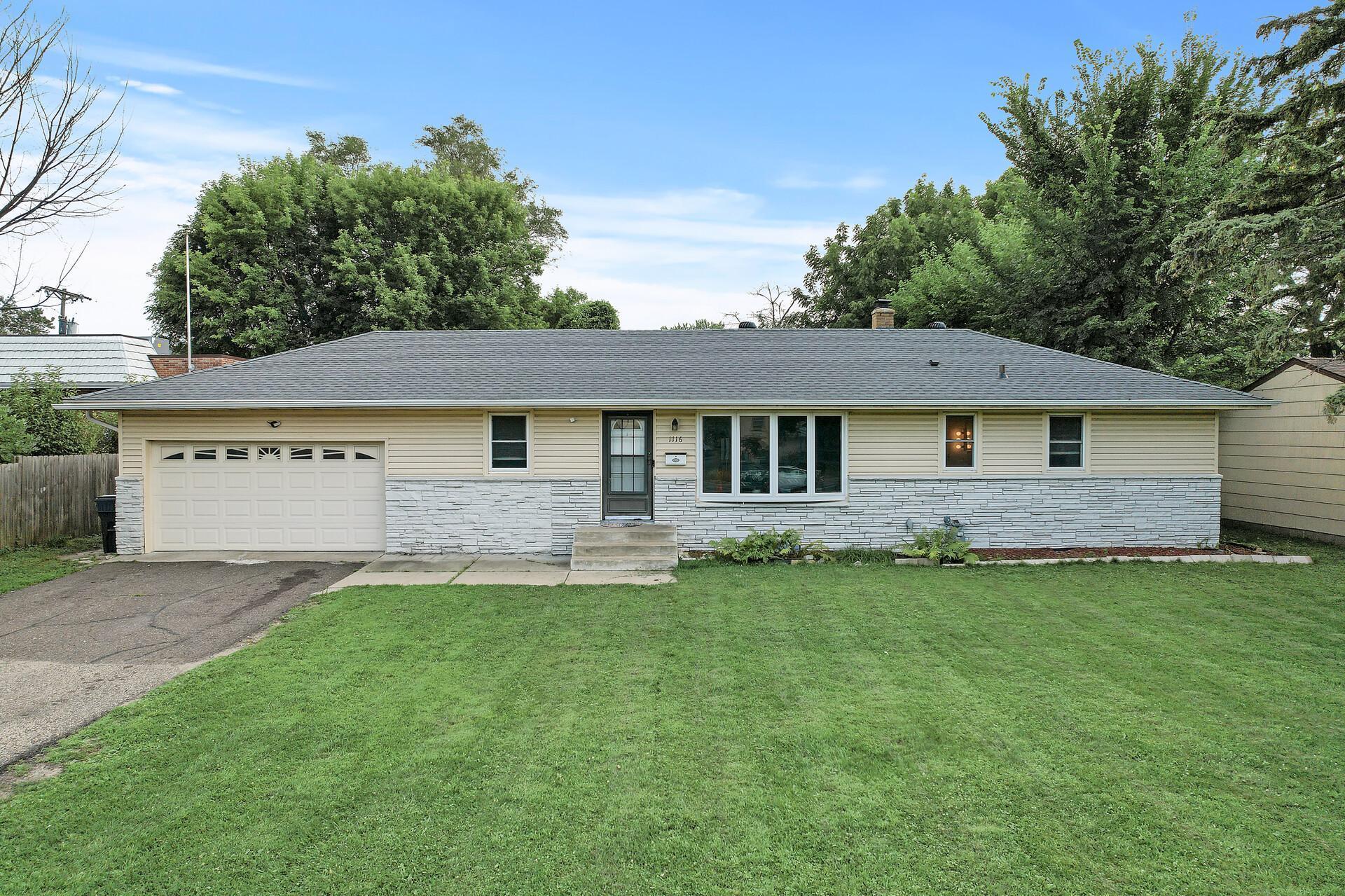 1116 Roselawn Avenue W