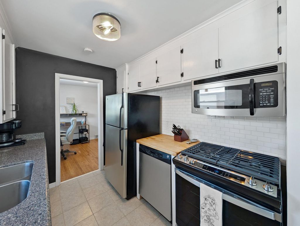 Photo of 3611 Hampshire Avenue N, Crystal, MN 55427 (MLS # 7011765)