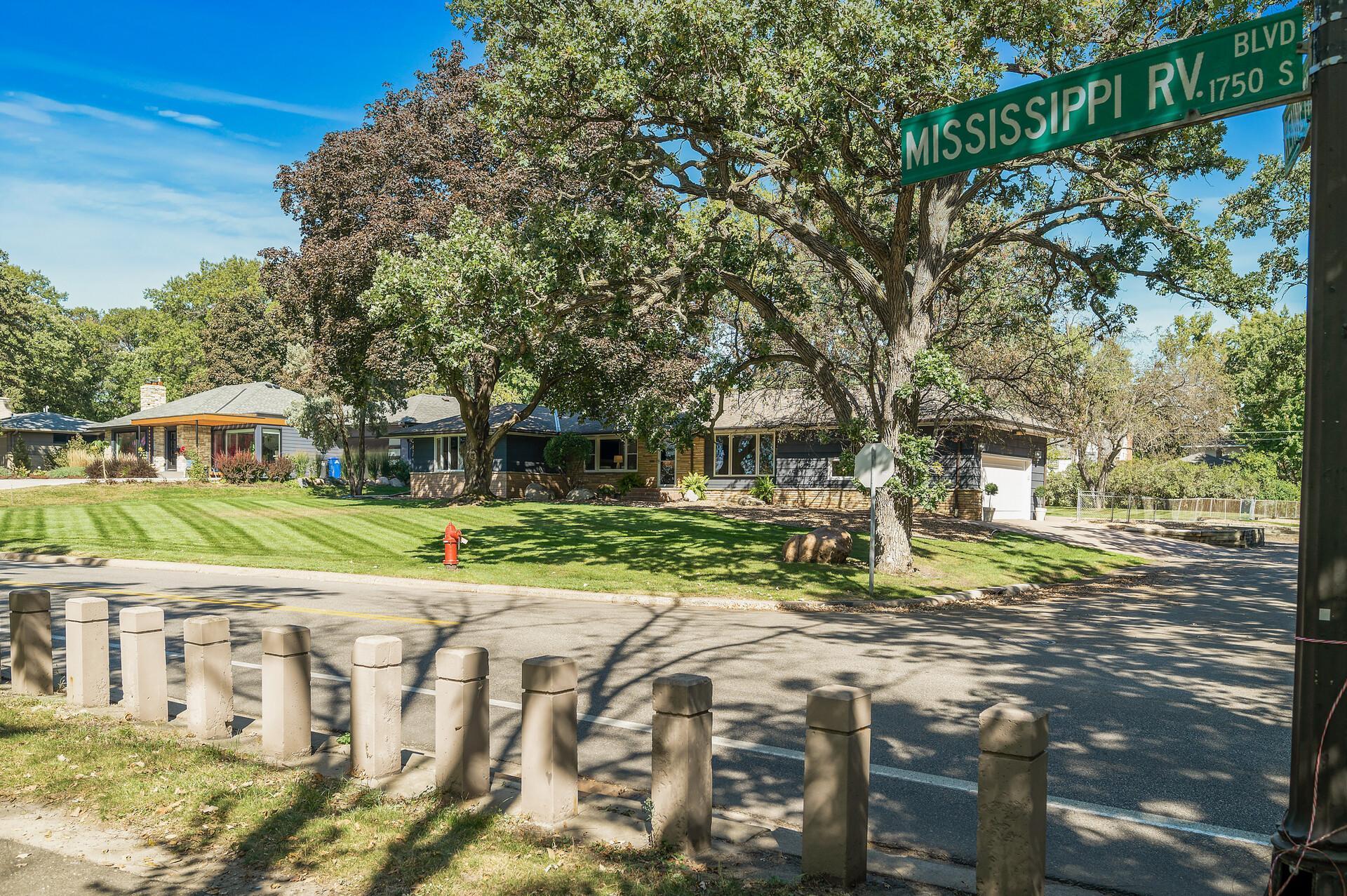 1744 Mississippi River Boulevard S