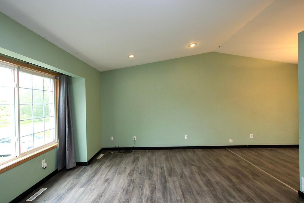 Photo of 913 Carolina Parkway NW, Hutchinson, MN 55350 (MLS # 7095026)