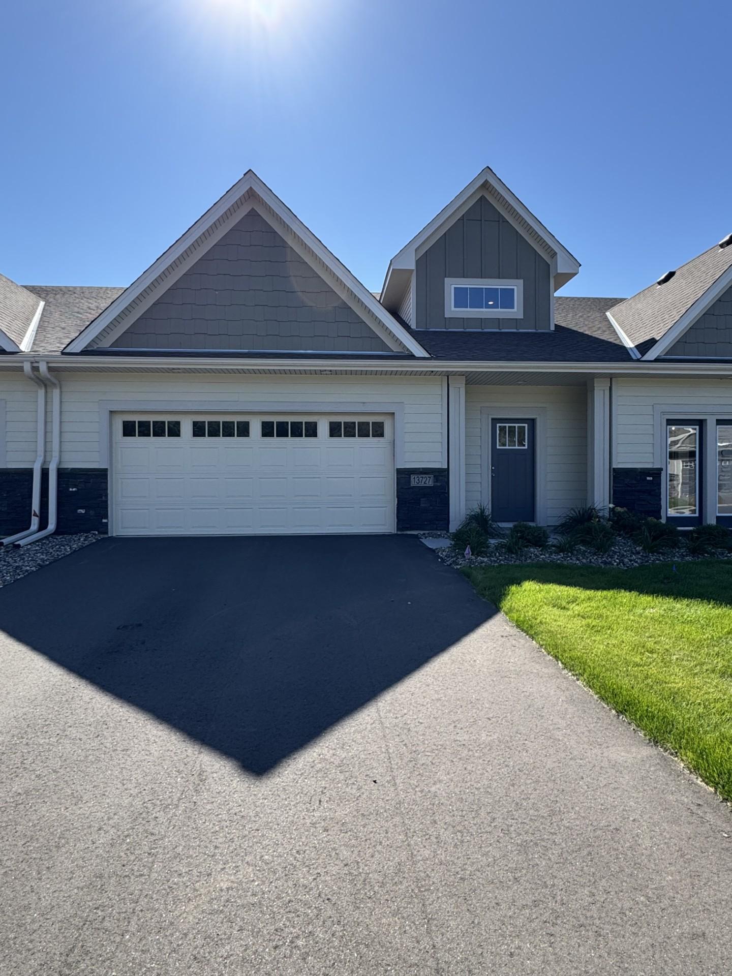 13727 Hollybrook Circle