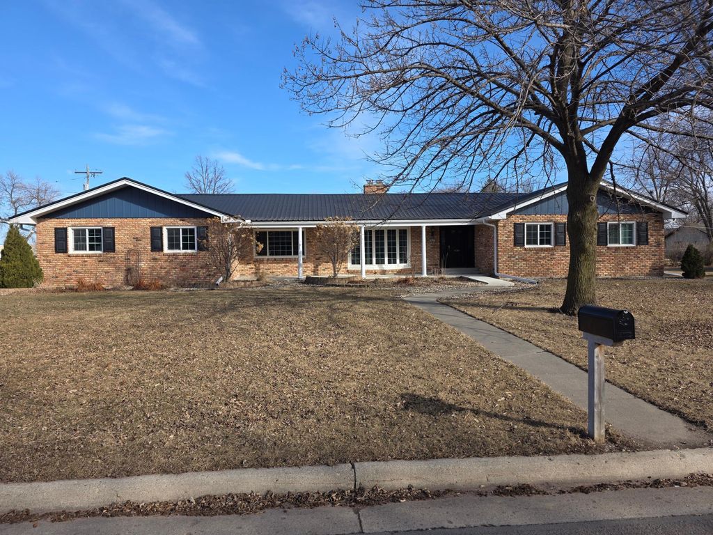 Photo of 801 6th Avenue SE, Pipestone, MN 56164 (MLS # 7027660)