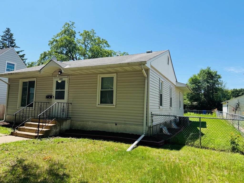 Photo of 1299 Matilda Street, Saint Paul, MN 55117 (MLS # 7104400)