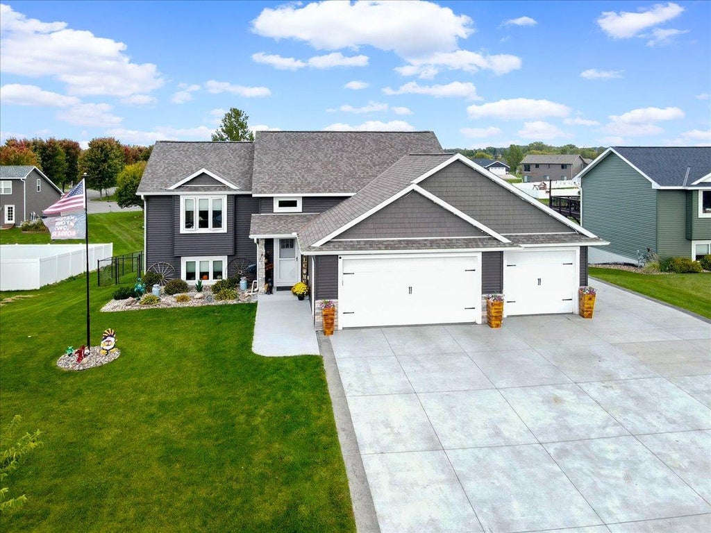 Photo of 366 Bluebill Street, Baldwin, WI 54002 (MLS # 7148408)