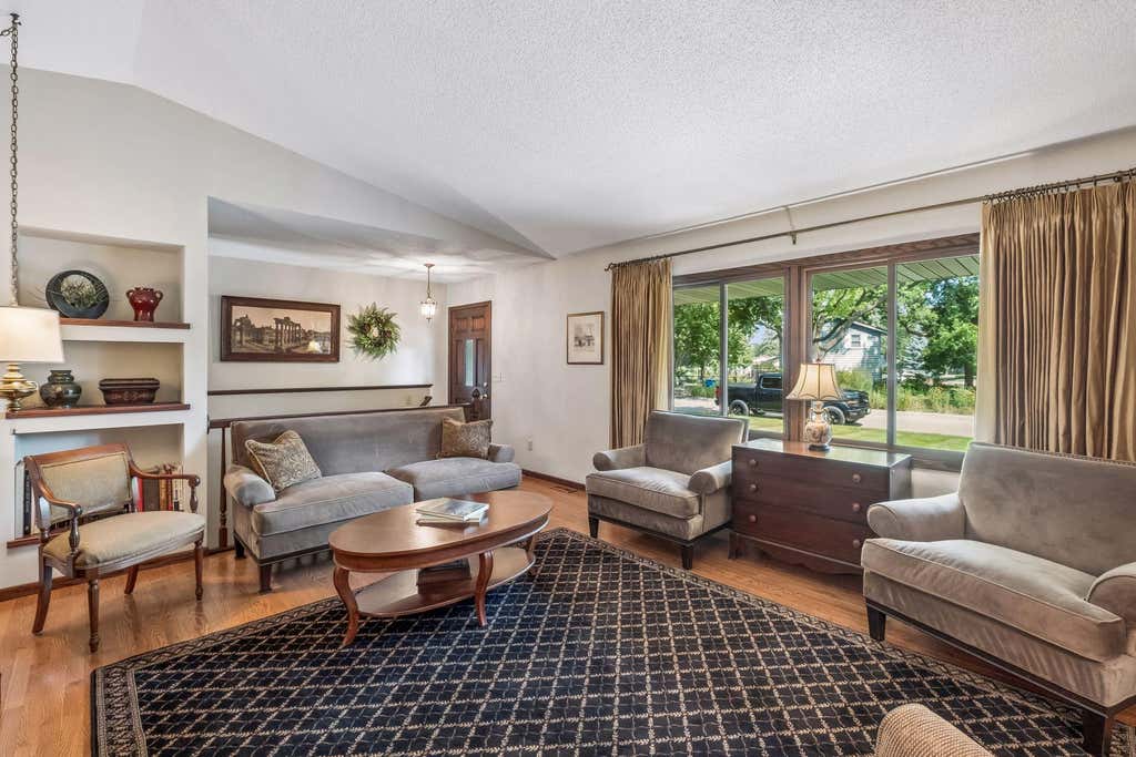 Photo of 1605 W 132nd Street, Burnsville, MN 55337 (MLS # 7106883)