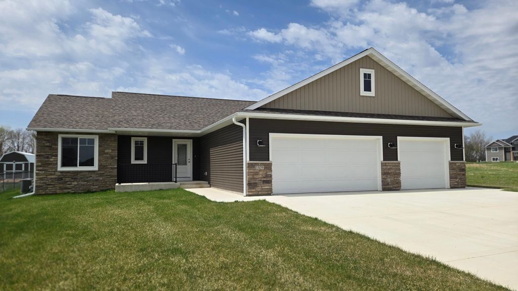 Photo of 1309 18th Street NE, Austin, MN 55912 (MLS # 7060947)