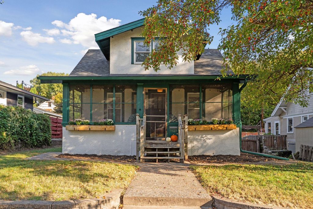 Photo of 1129 Randolph Avenue, Saint Paul, MN 55105 (MLS # 7001702)