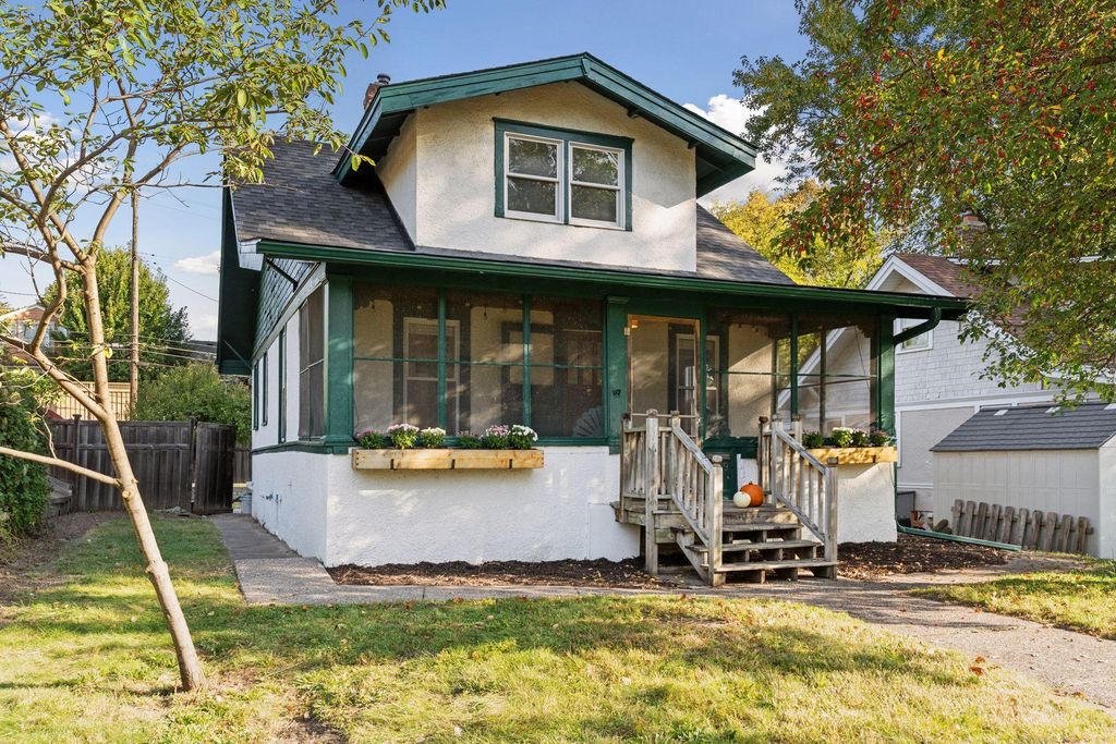 Photo of 1129 Randolph Avenue, Saint Paul, MN 55105 (MLS # 7001702)