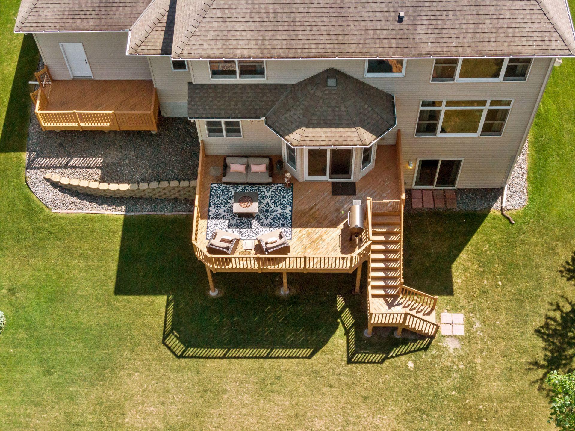 18150 Gladstone Boulevard N