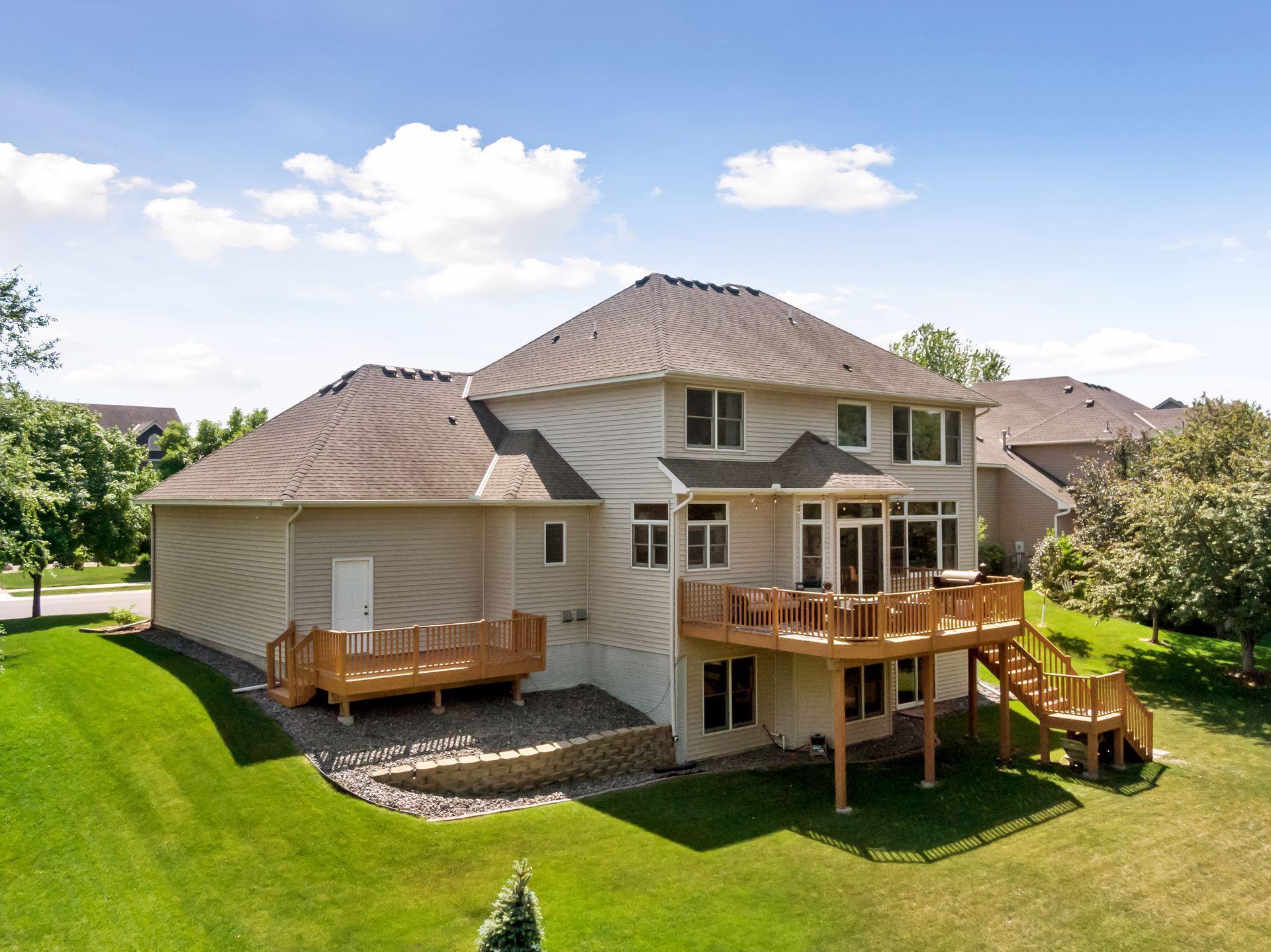 18150 Gladstone Boulevard N