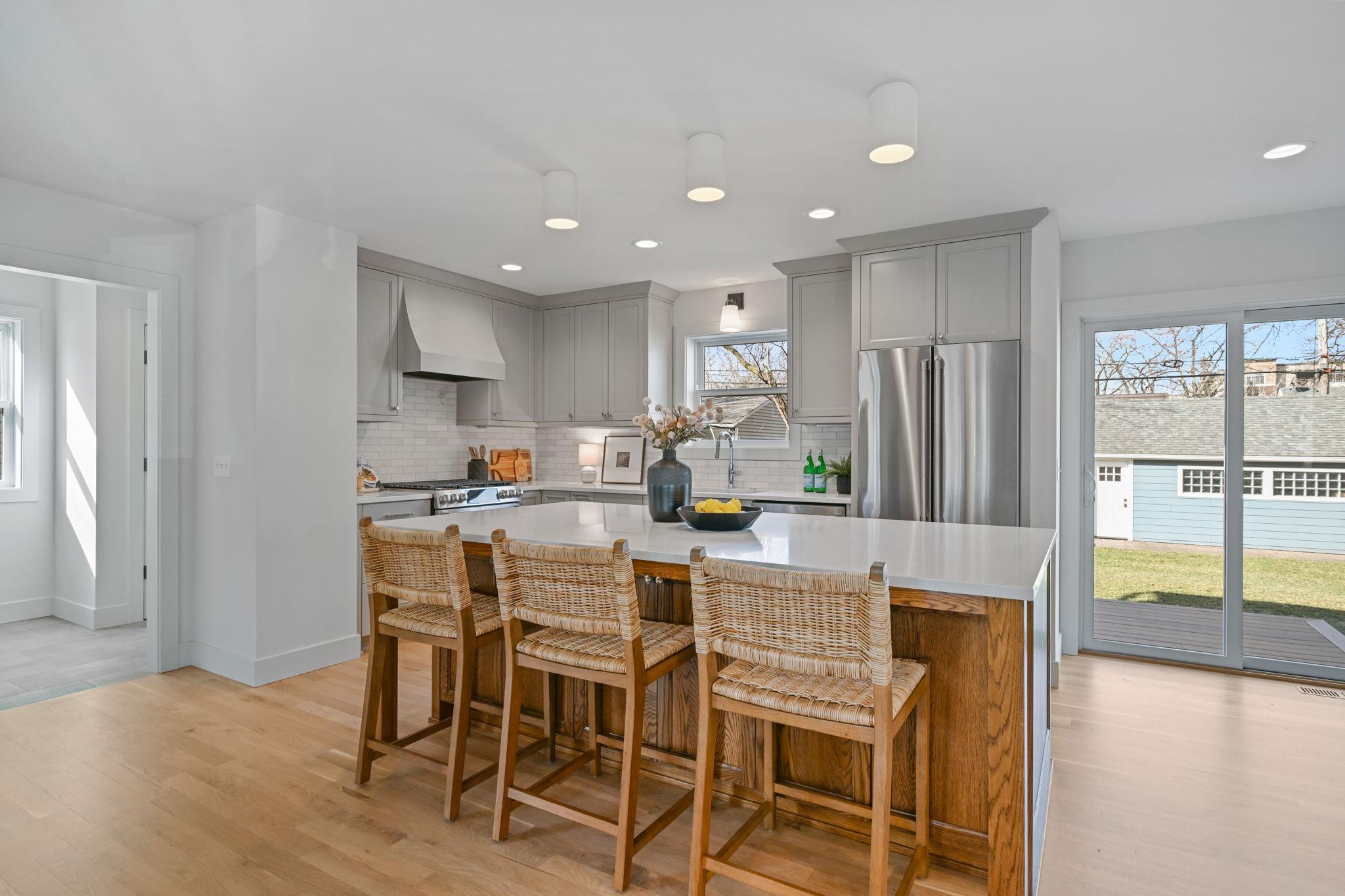 3242 Sumter Avenue S