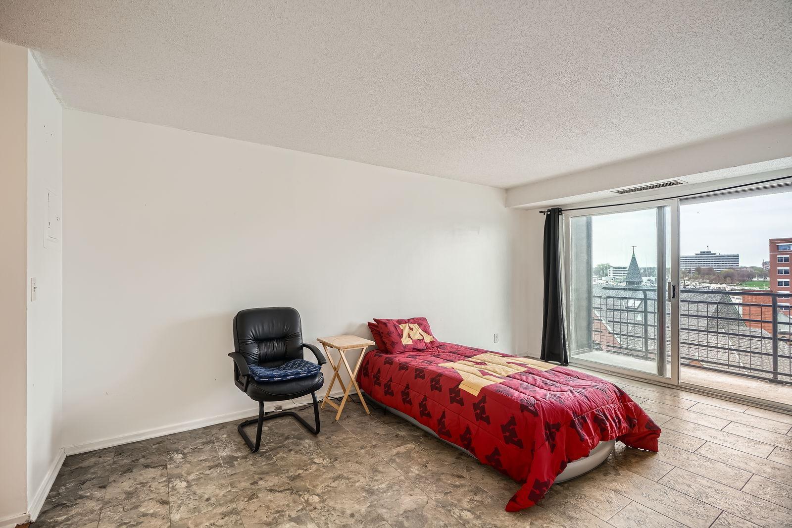 66 9th Street E 1414