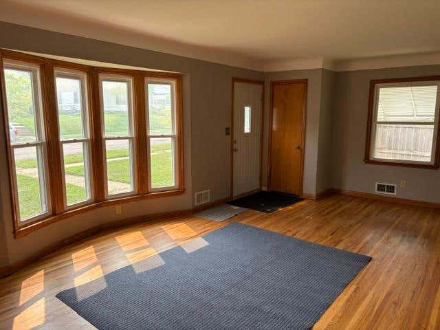 Photo of 821 Howard Street N, Saint Paul, MN 55119 (MLS # 7111327)