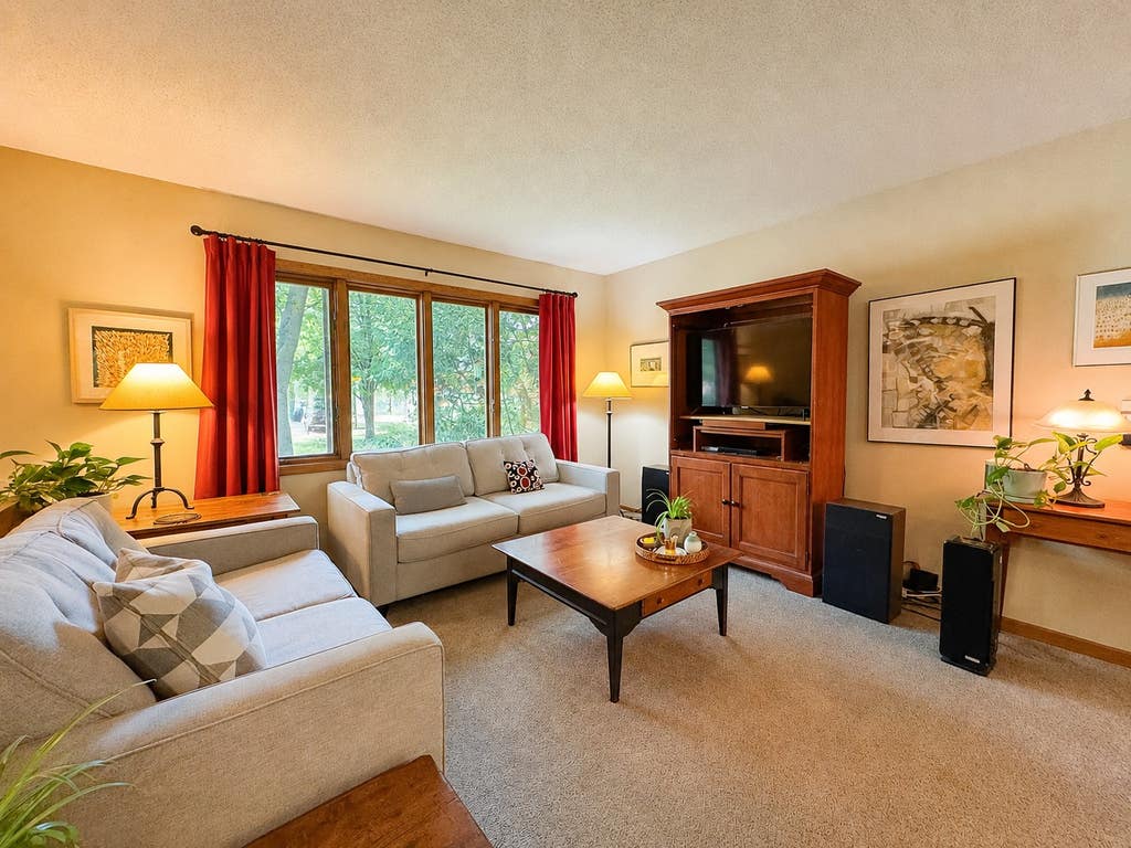 Photo of 210 W Everett Avenue, Fergus Falls, MN 56537 (MLS # 7125000)