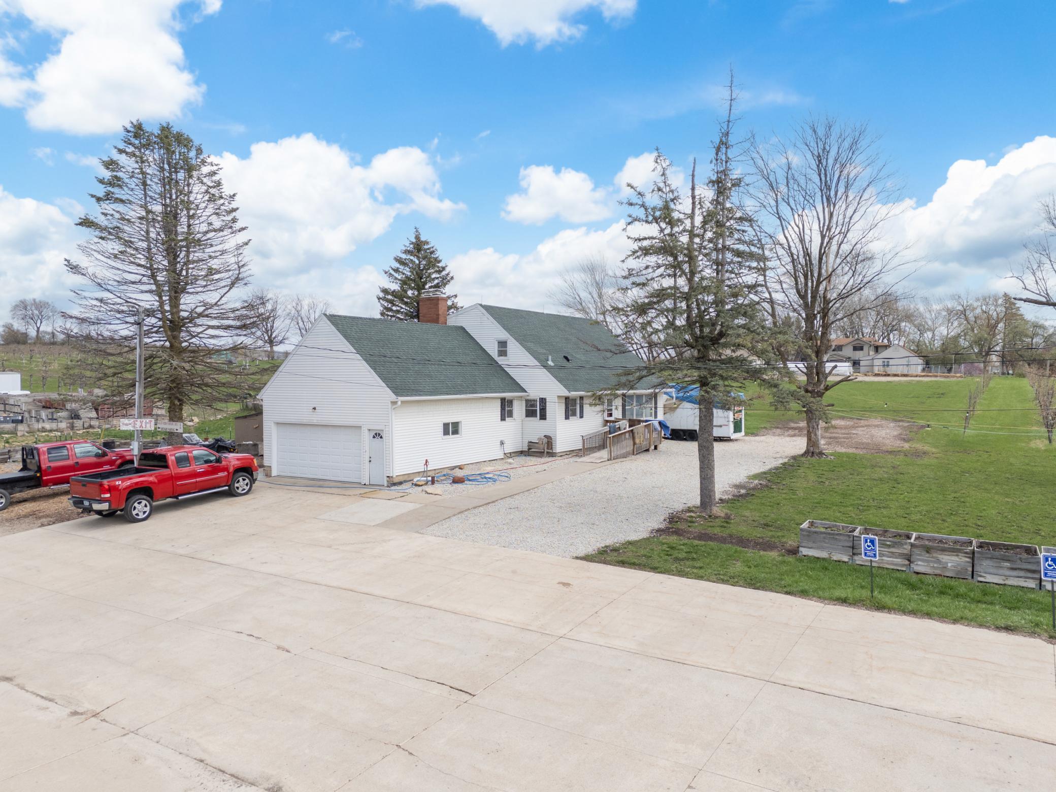 3415 College View Road E
